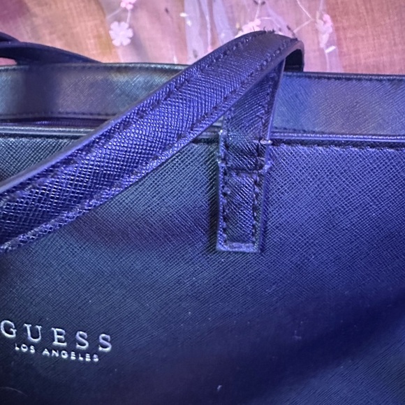 GUESS Los Angeles EUC Large Tote with removable Wristlet/Clutch - Picture 8 of 10
